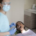 Zubni higijeničar na poslu